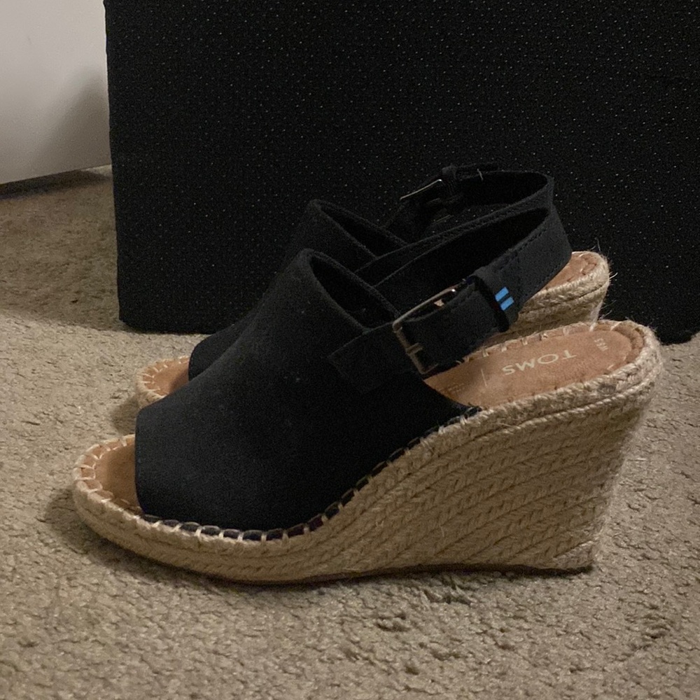 Brand New Tom’s Wedge heels size 6.5